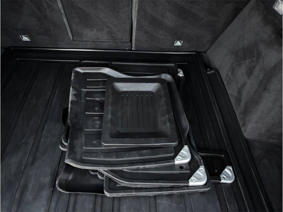 Used 2020 Land Rover Range Rover Sport SE image 51