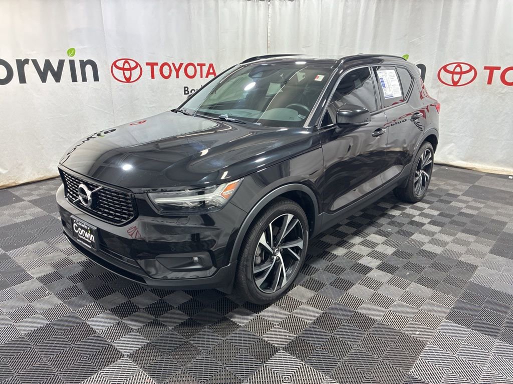 Used 2022 Volvo XC40 T5 R-Design w/ Climate Package image 3