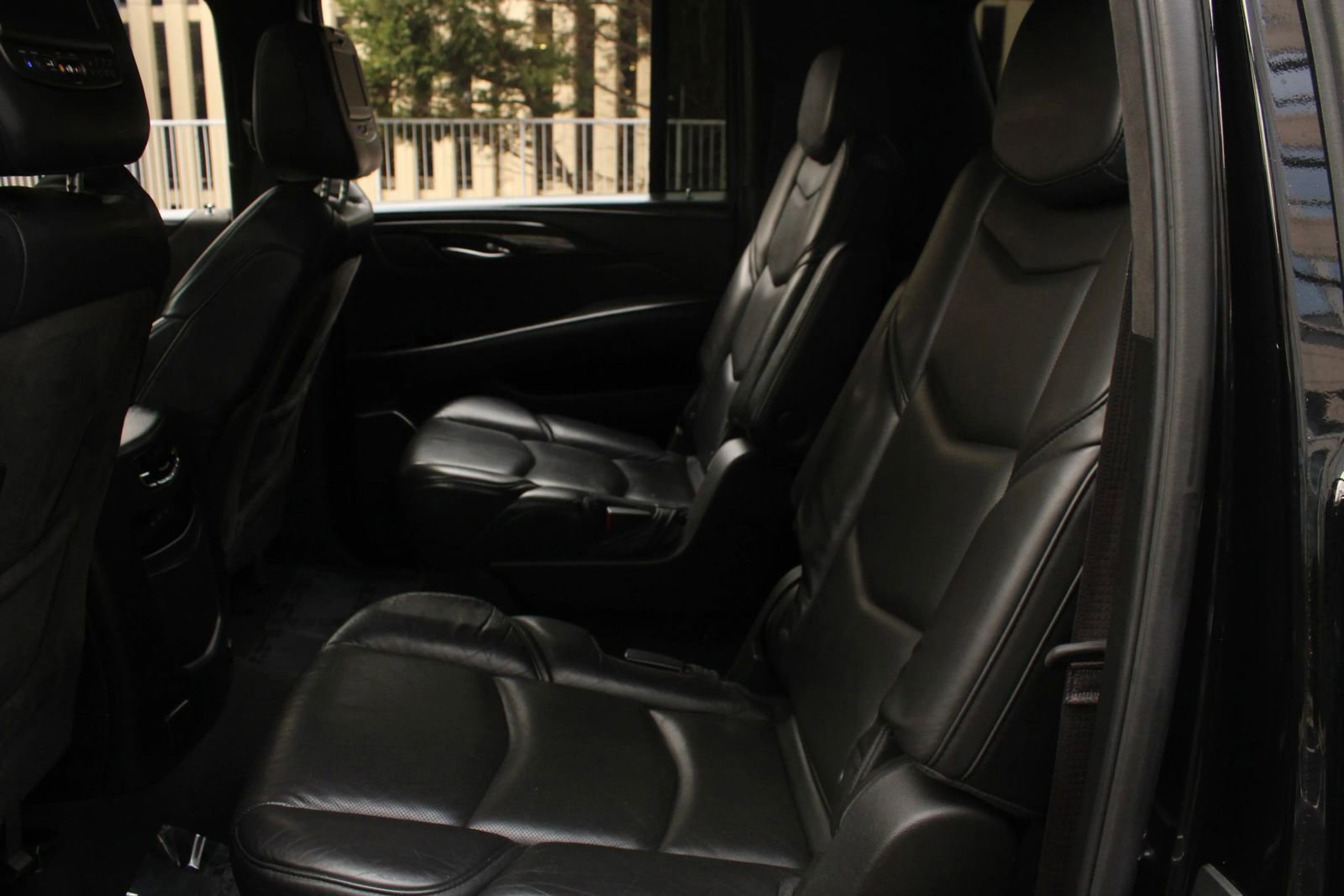 Used 2017 Cadillac Escalade ESV Platinum AWD/4WD image 16