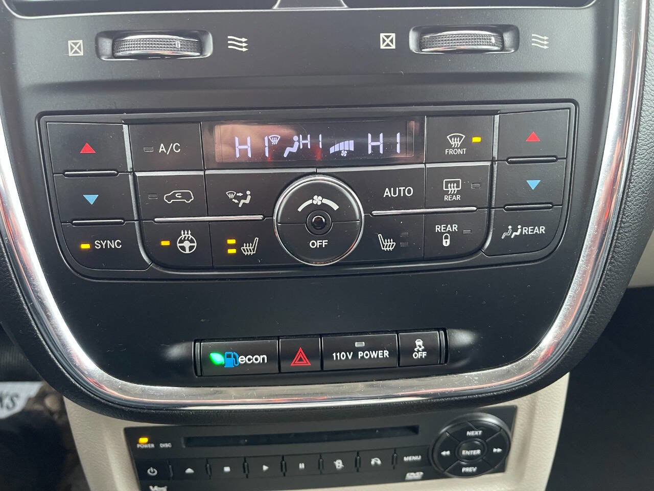 Used 2012 Chrysler Town & Country Touring-L w/ Entertainment Group #2 image 28