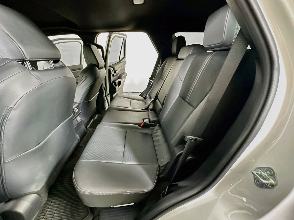 Used 2025 Toyota 4Runner Limited AWD/4WD image 14