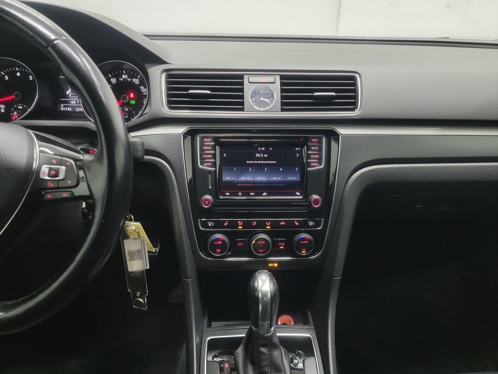 Used 2017 Volkswagen Passat 1.8T R-Line w/ R-Line Lighting Package image 20