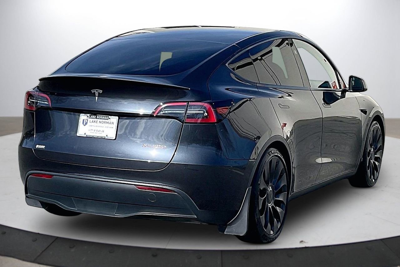 Used 2024 Tesla Model Y Performance image 9