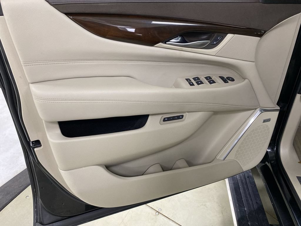 Used 2017 Cadillac Escalade Premium Luxury AWD/4WD image 22