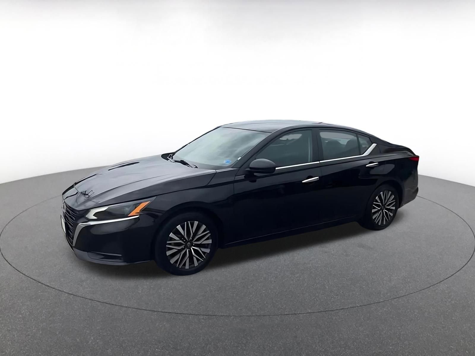 Used 2025 Nissan Altima 2.5 SV FWD image 8