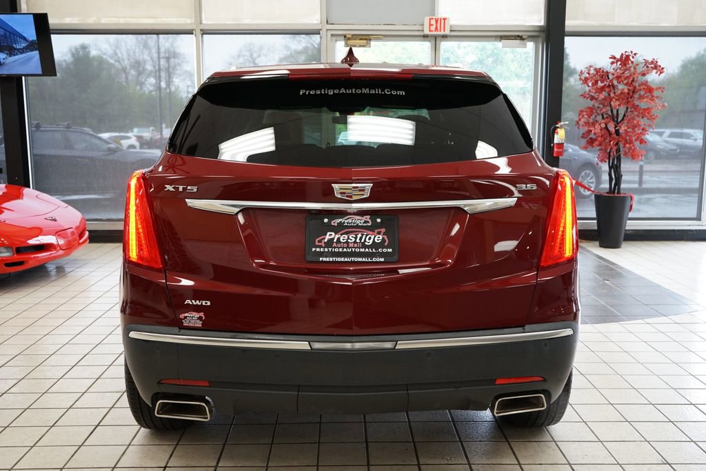 Used 2017 Cadillac XT5 Luxury w/ Driver Awareness Package AWD/4WD image 16