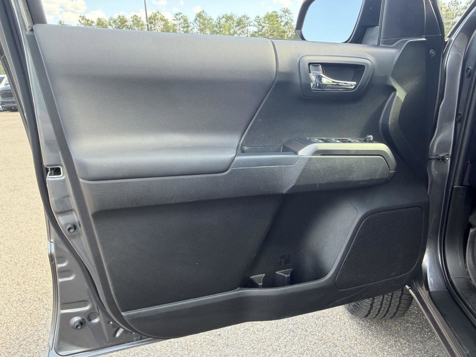 Used 2021 Toyota Tacoma TRD Sport AWD/4WD image 17