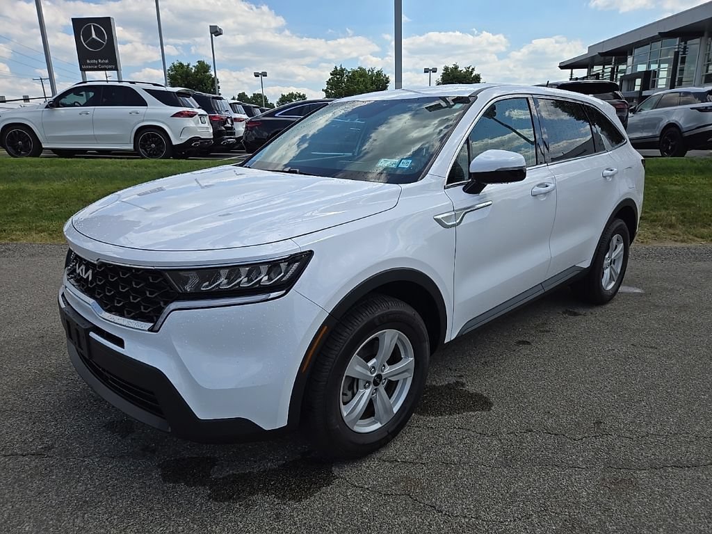Used 2023 Kia Sorento LX AWD/4WD image 11