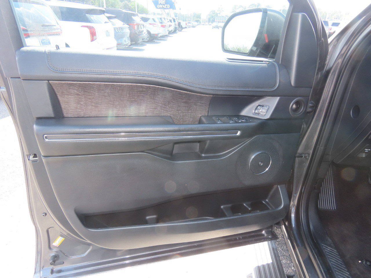 Used 2019 Ford Expedition Max Limited RWD image 26