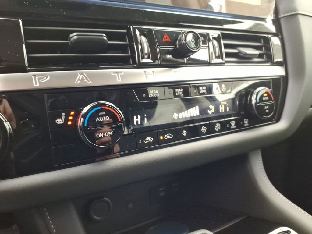New 2026 Nissan Pathfinder SL image 12