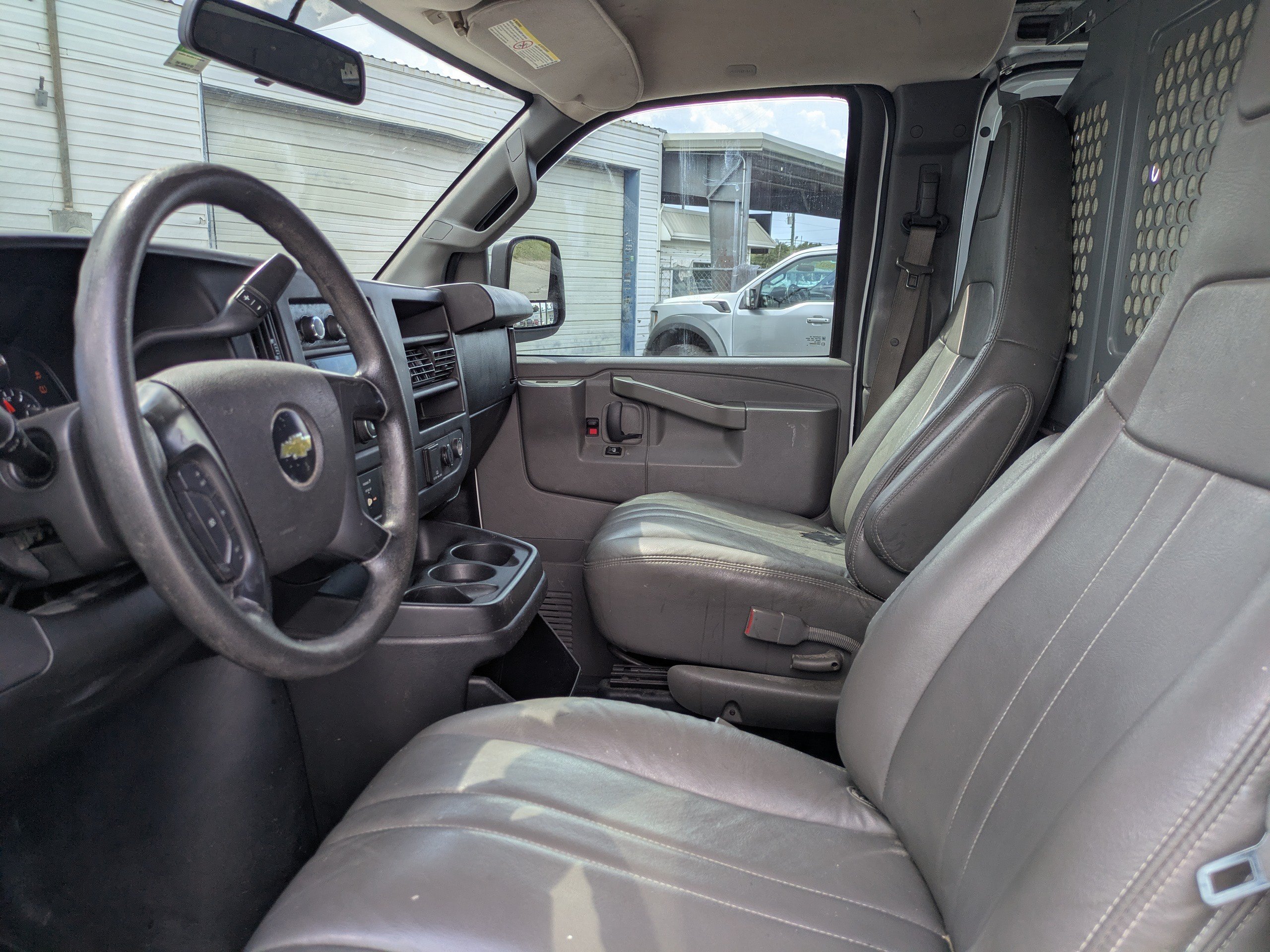 Used 2016 Chevrolet Express 2500 RWD image 19
