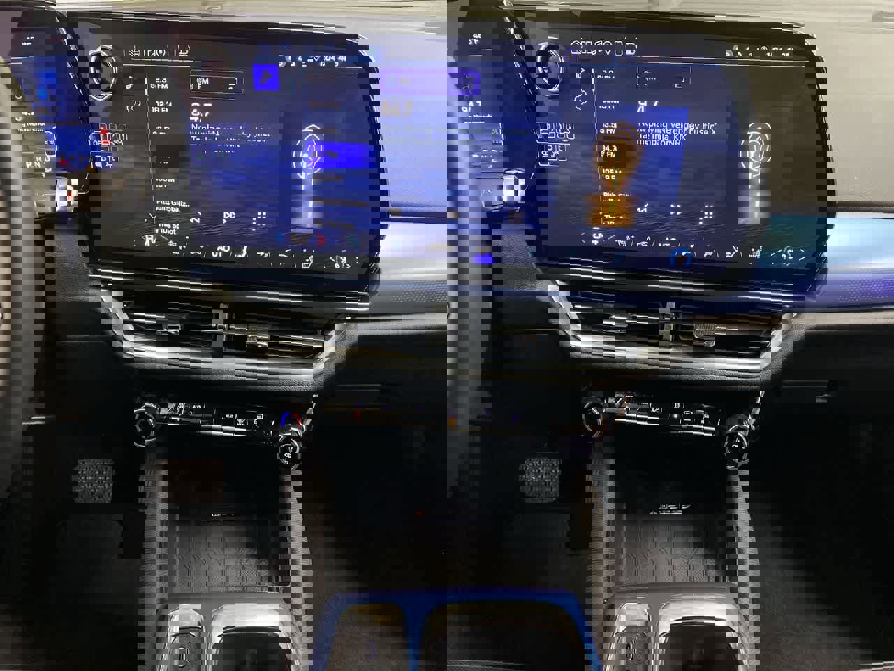 Used 2025 Chevrolet Equinox EV LT w/ Convenience Package image 23