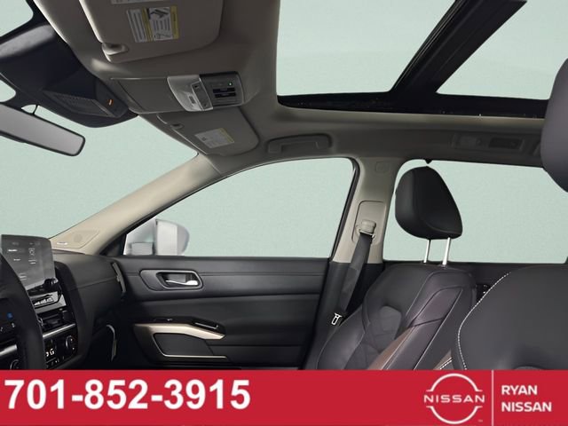New 2025 Nissan Pathfinder Platinum w/ Cargo Package image 27