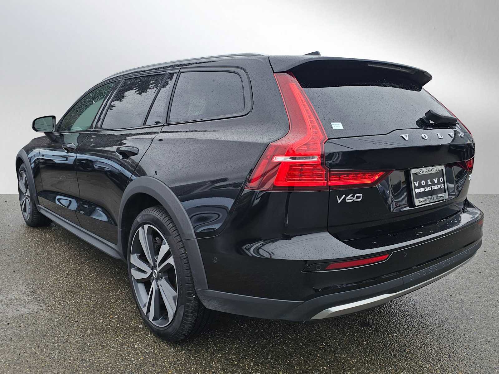 Certified 2025 Volvo V60 B5 Cross Country Plus AWD/4WD image 6