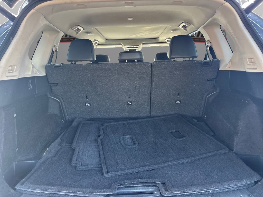 Used 2023 Nissan Rogue SL w/ SL Premium Package image 11