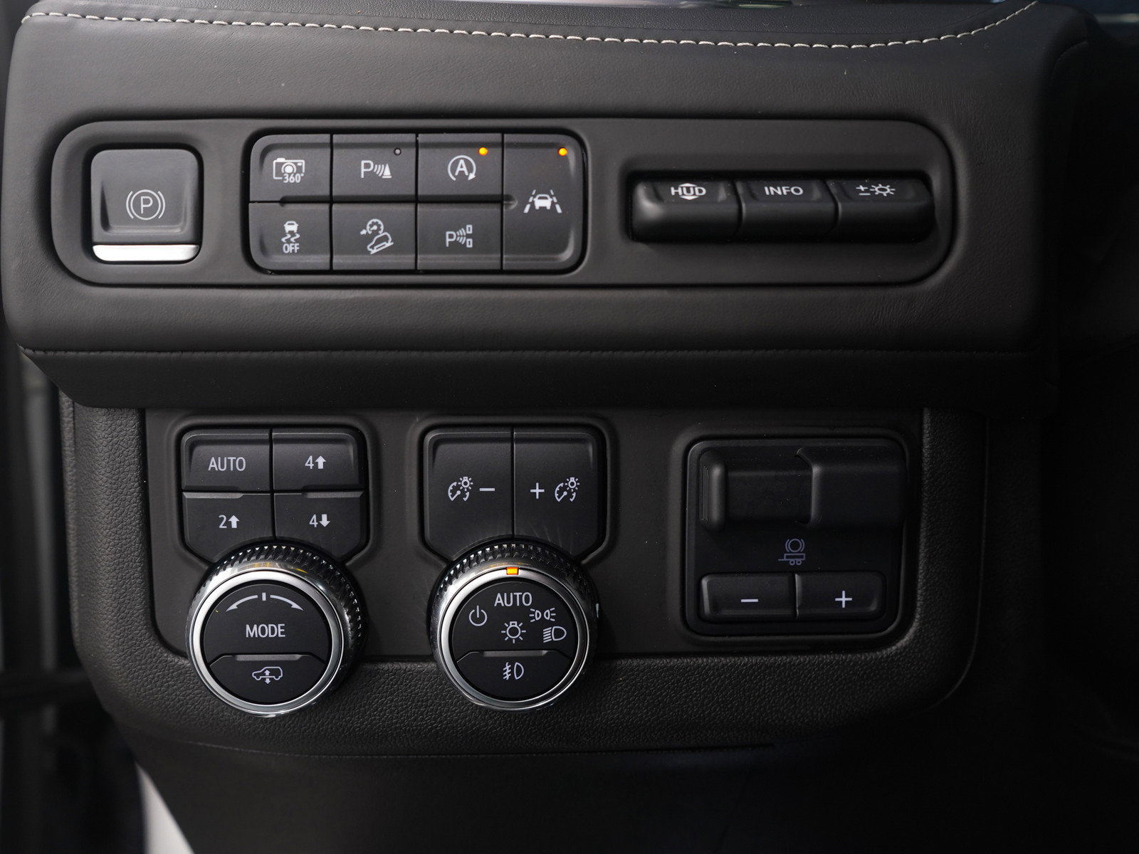 Used 2023 GMC Yukon XL Denali Ultimate image 30