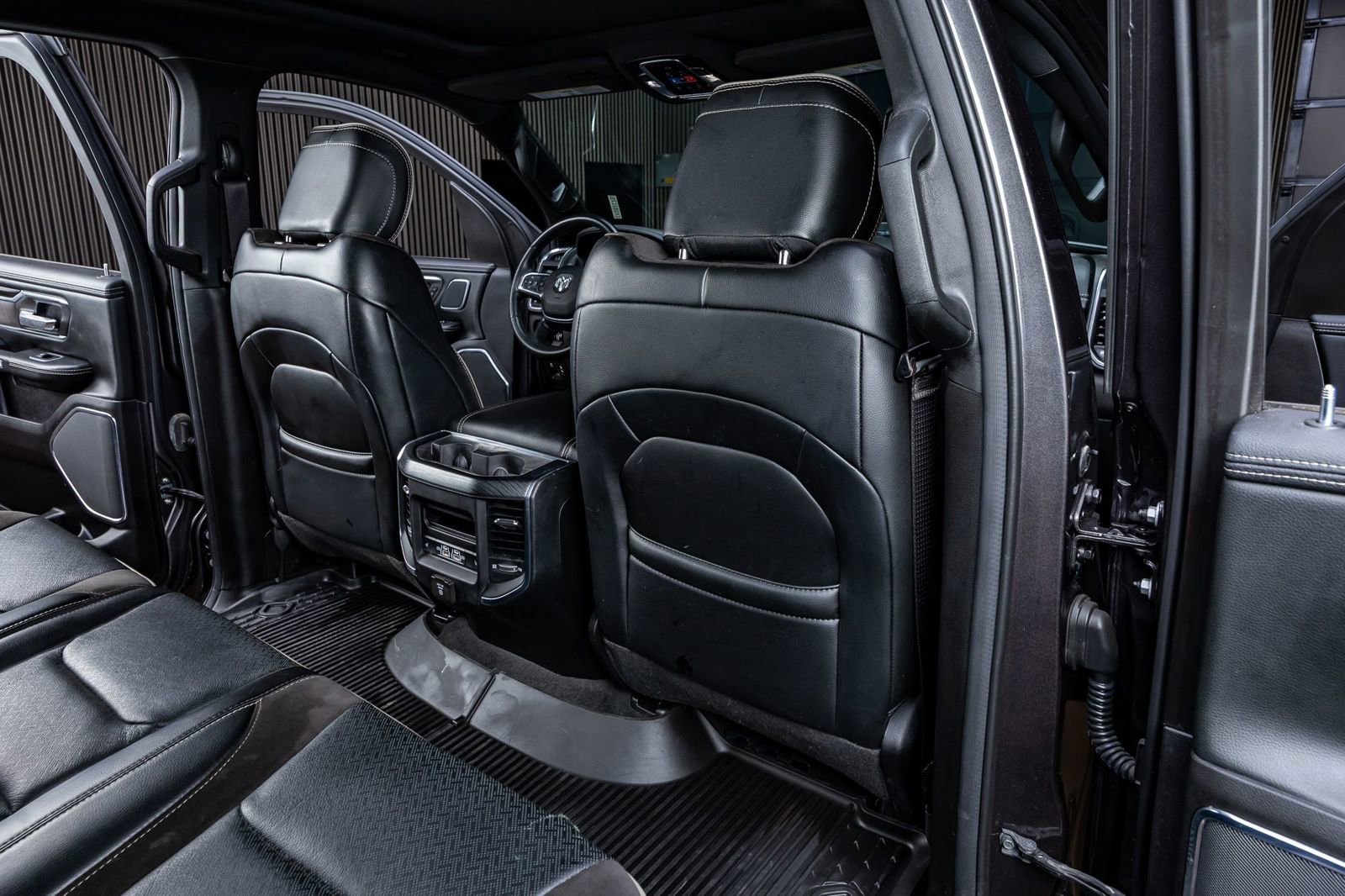 Used 2024 RAM 1500 Laramie image 32