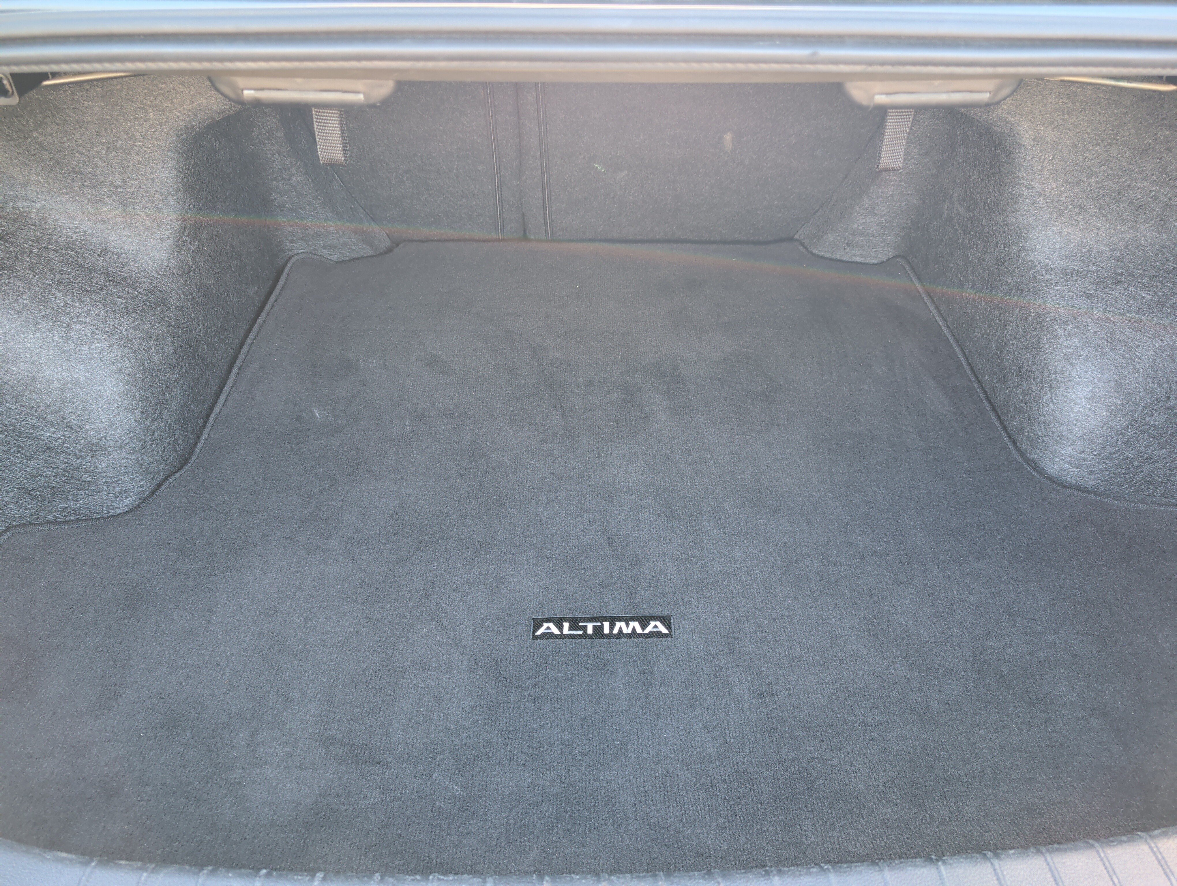 Used 2025 Nissan Altima 2.5 SV FWD image 18