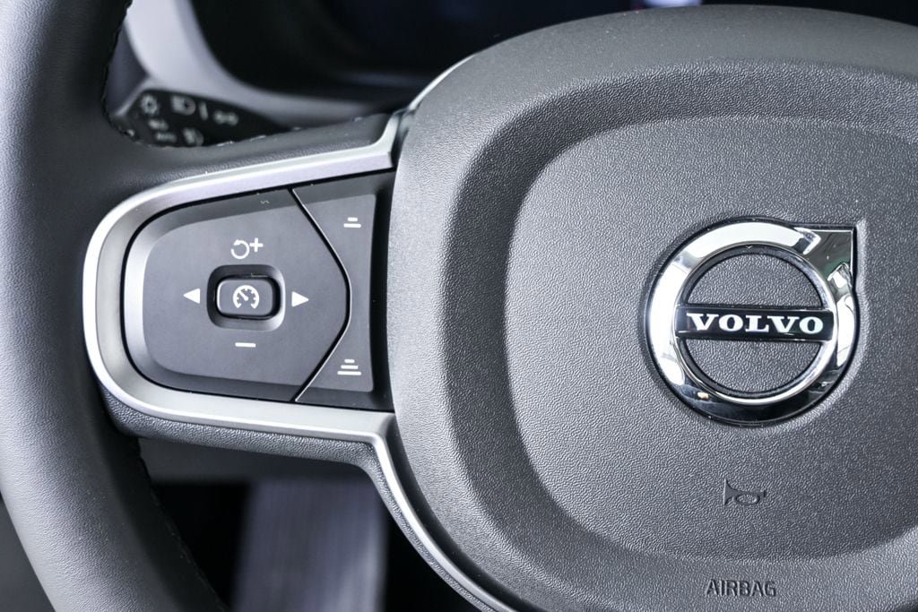 Certified 2025 Volvo XC60 B5 Core AWD/4WD image 11