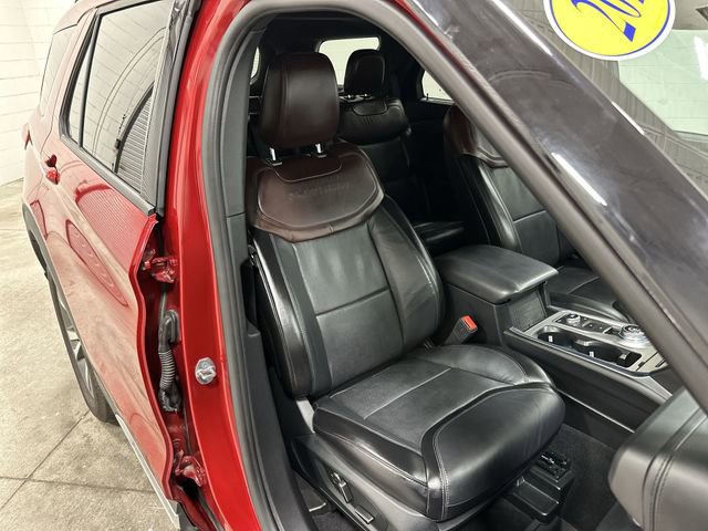 Used 2020 Ford Explorer Platinum w/ Premium Technology Package AWD/4WD image 30
