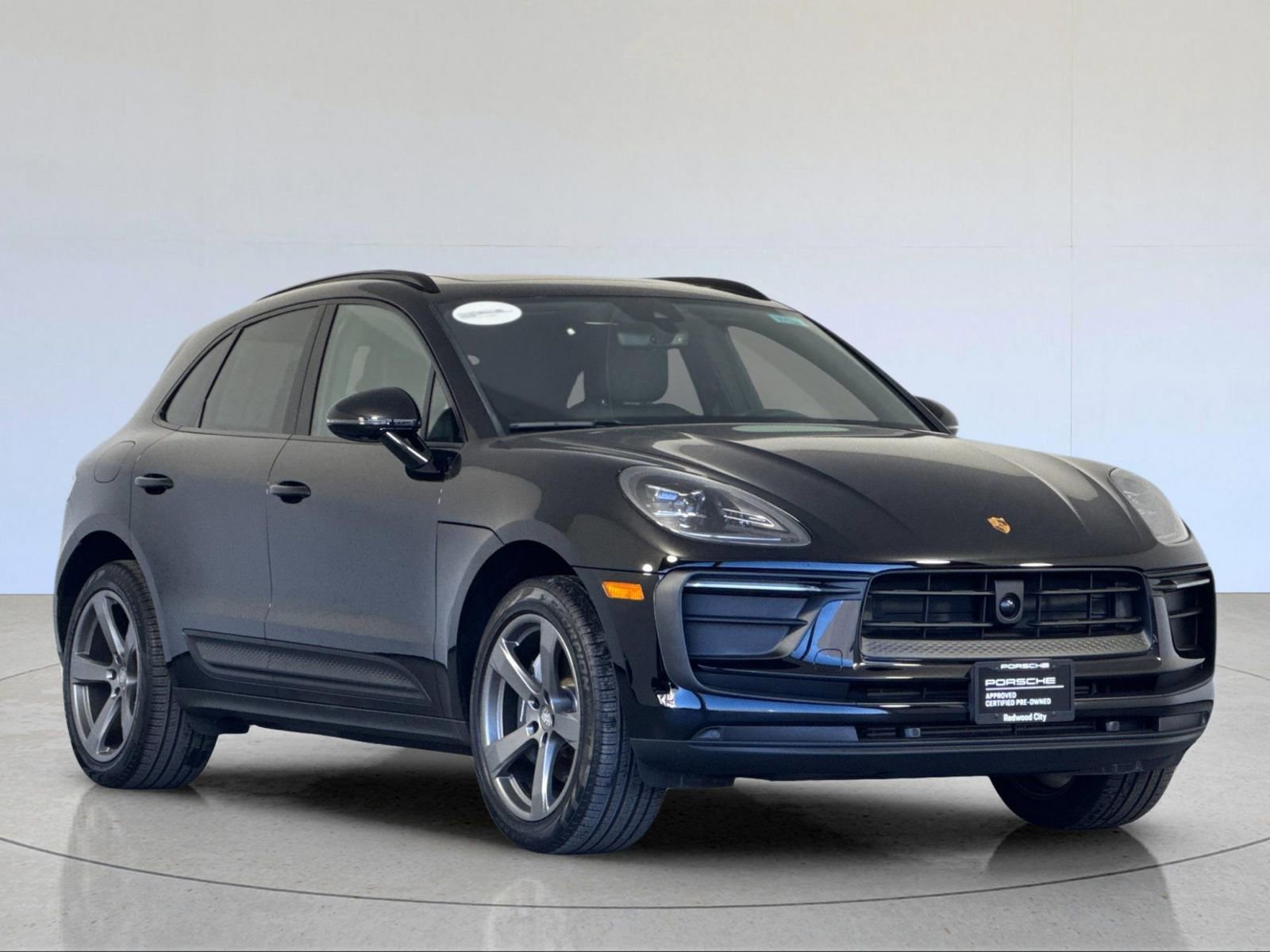Certified 2025 Porsche Macan image 10
