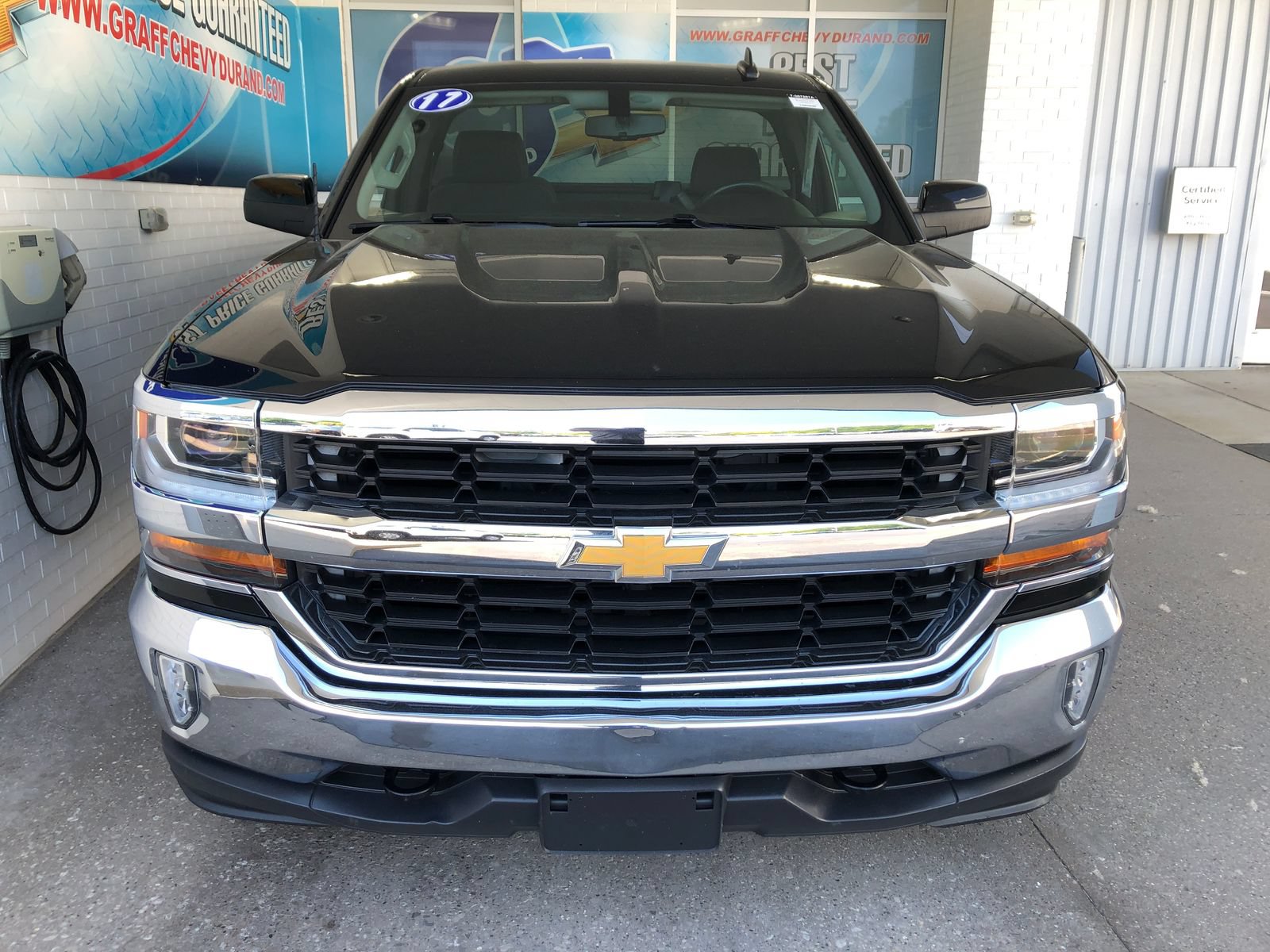 Used 2017 Chevrolet Silverado 1500 LT w/ LT Convenience Package AWD/4WD image 2