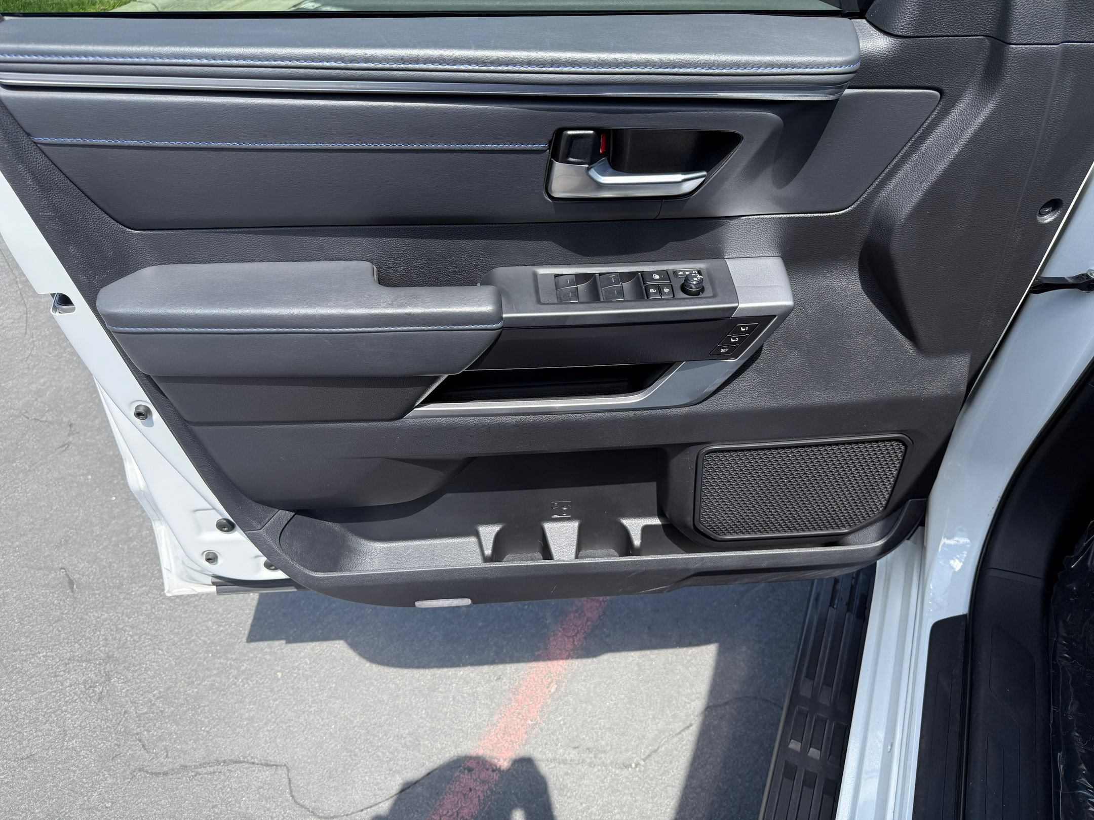 Certified 2023 Toyota Sequoia Platinum AWD/4WD image 10