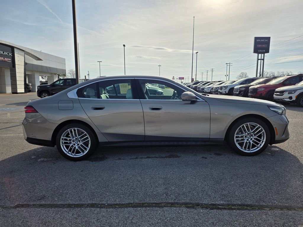 Used 2024 BMW 530i image 8