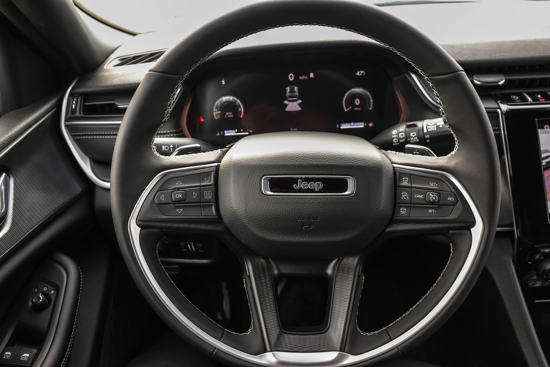 New 2025 Jeep Grand Cherokee Altitude image 27