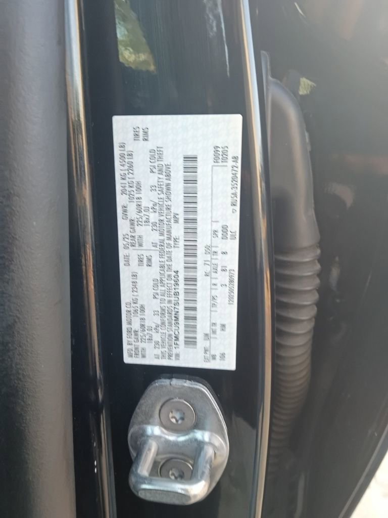 Used 2025 Ford Escape ST-Line AWD/4WD image 3
