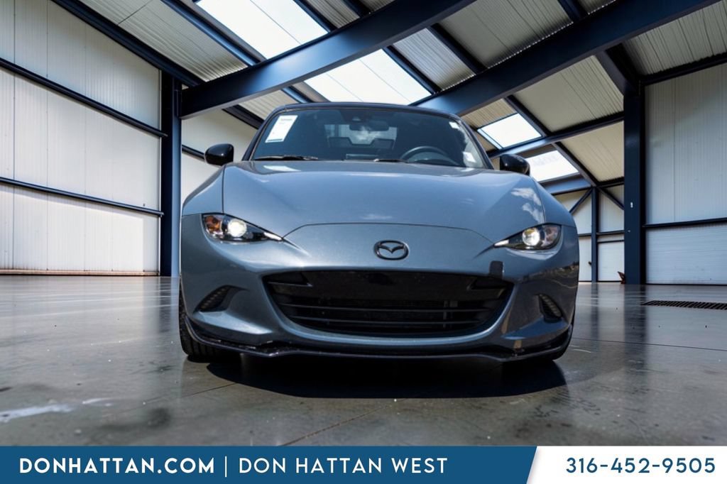Used 2021 MAZDA MX-5 Miata Club RWD image 18