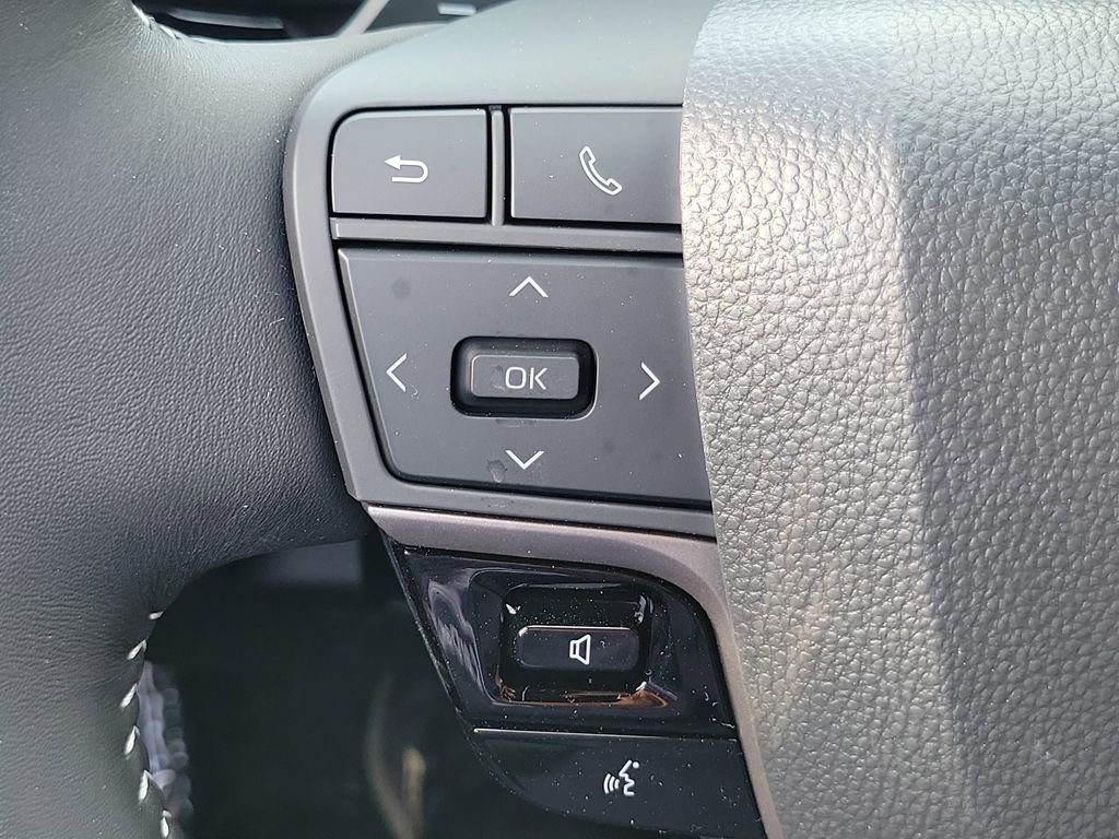 Used 2026 Toyota Camry SE FWD image 5