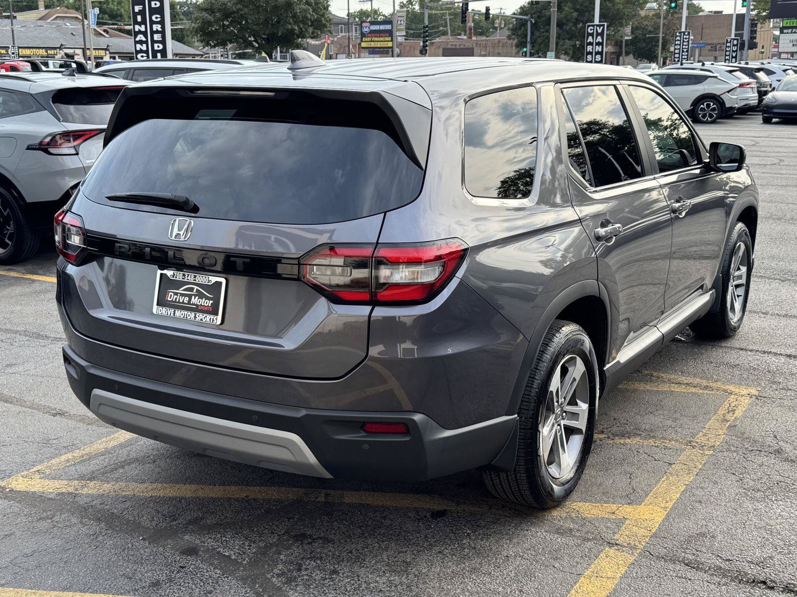 Used 2025 Honda Pilot EX-L image 12