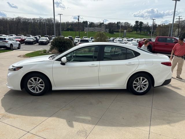 Used 2025 Toyota Camry LE FWD image 4