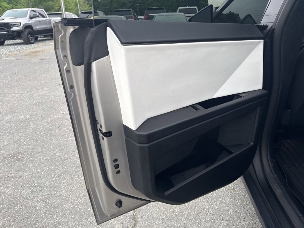 Used 2024 Tesla Cybertruck AWD Crew Cab image 30