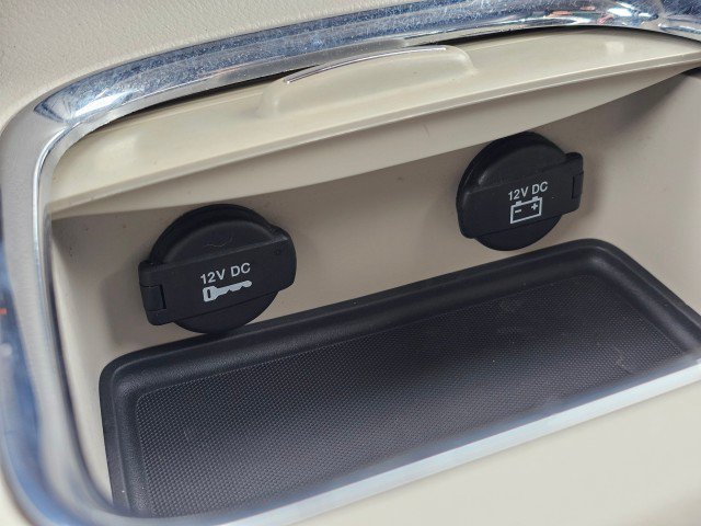 Used 2015 Chrysler Town & Country Limited FWD image 39