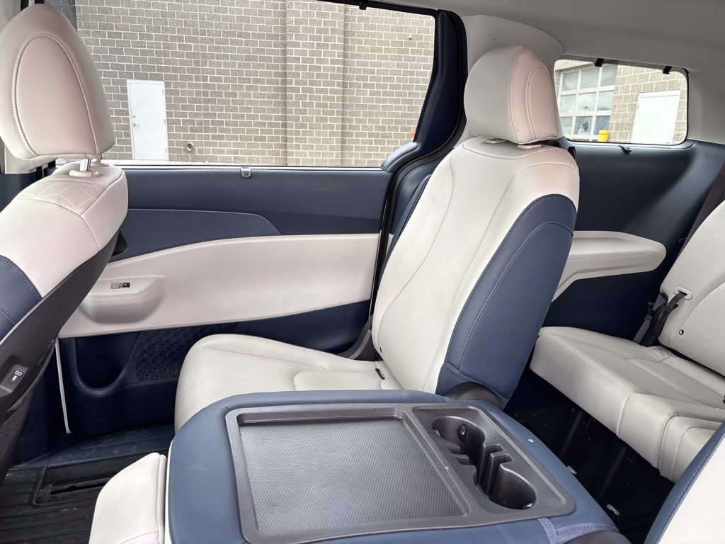 Certified 2026 Kia Carnival EX FWD image 7
