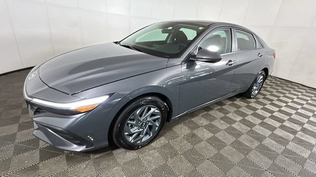Used 2024 Hyundai Elantra SEL FWD image 6