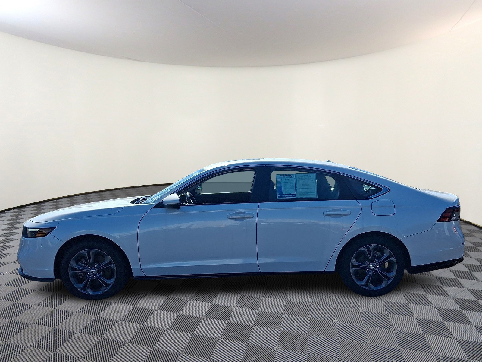 Used 2024 Honda Accord EX-L image 4