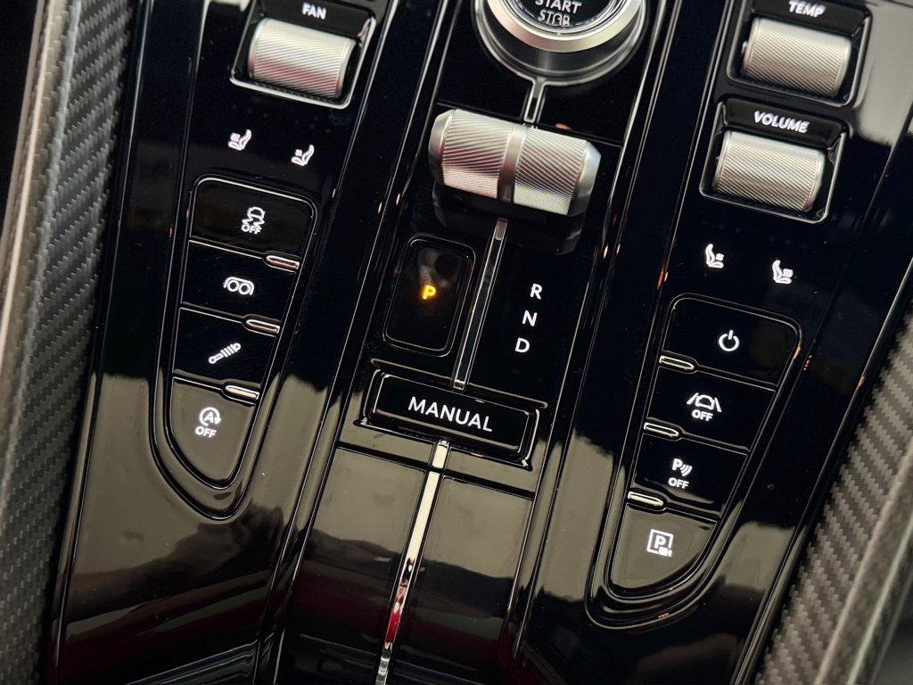 Used 2025 Aston Martin DB12 image 18