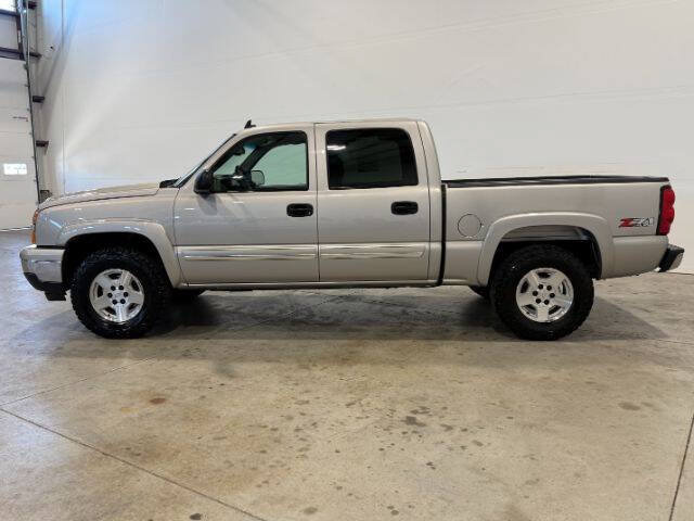 Used 2006 Chevrolet Silverado 1500 LT w/ Onstar Plus Package AWD/4WD image 12