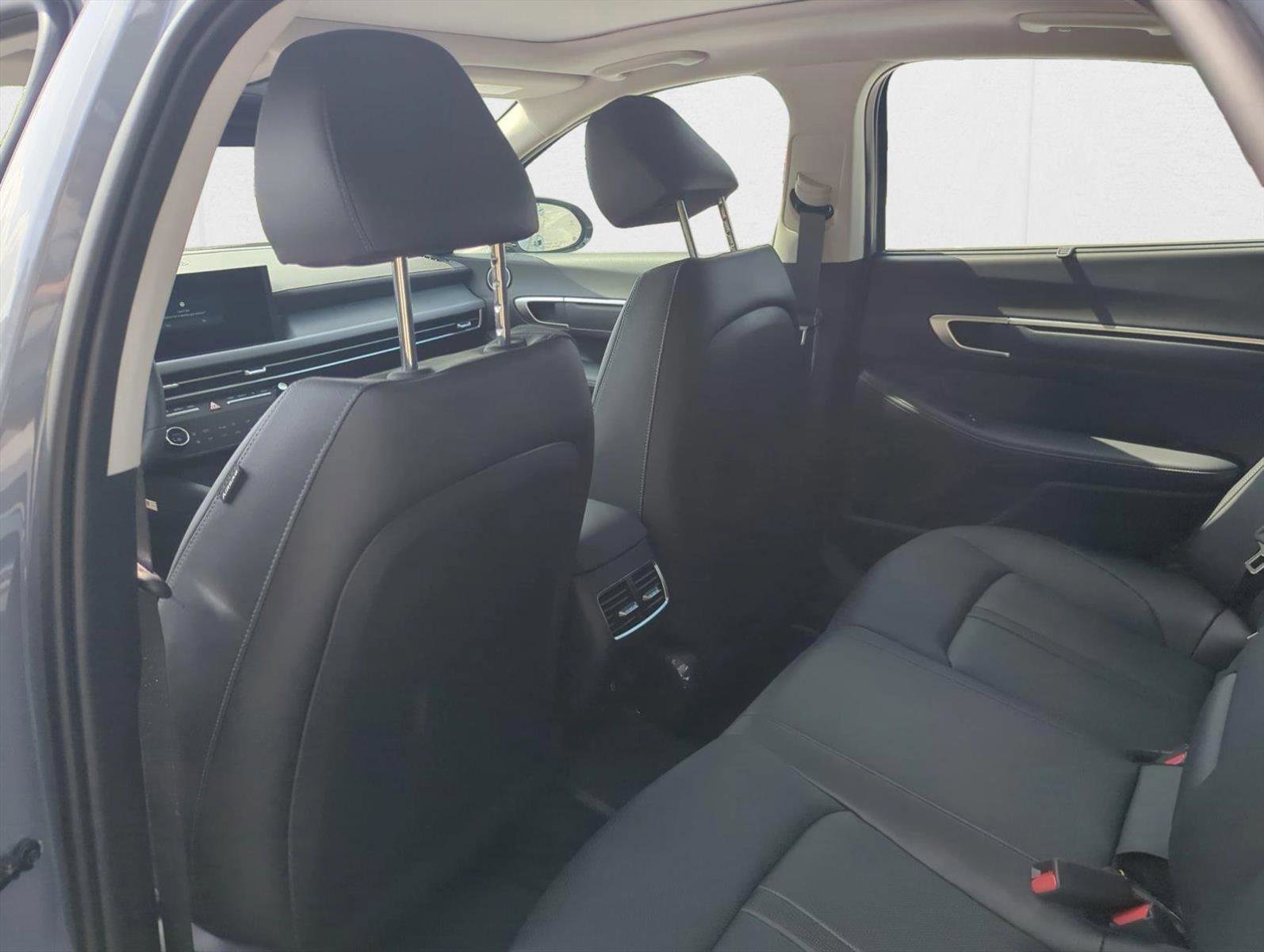New 2025 Hyundai Sonata Limited FWD image 19