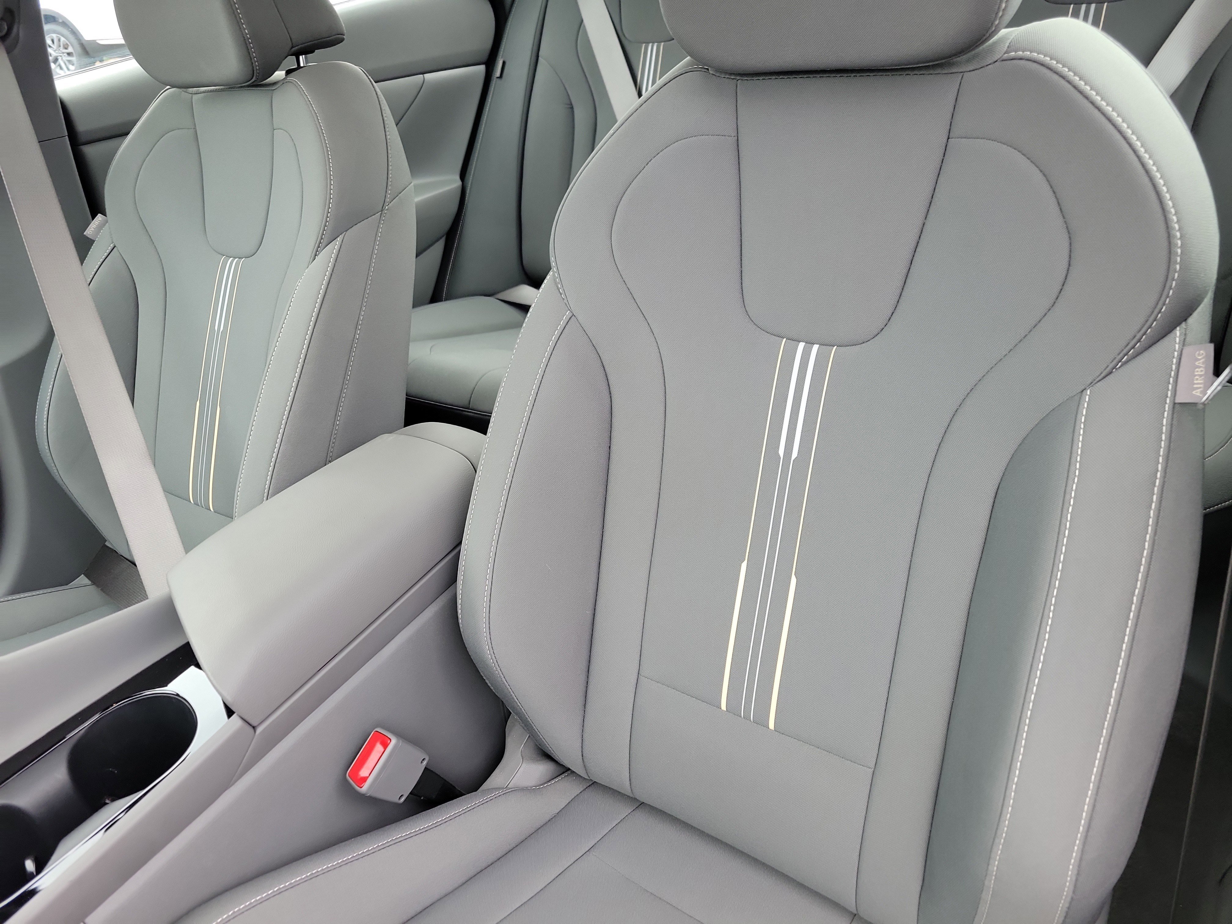 Used 2025 Hyundai Elantra SEL image 6