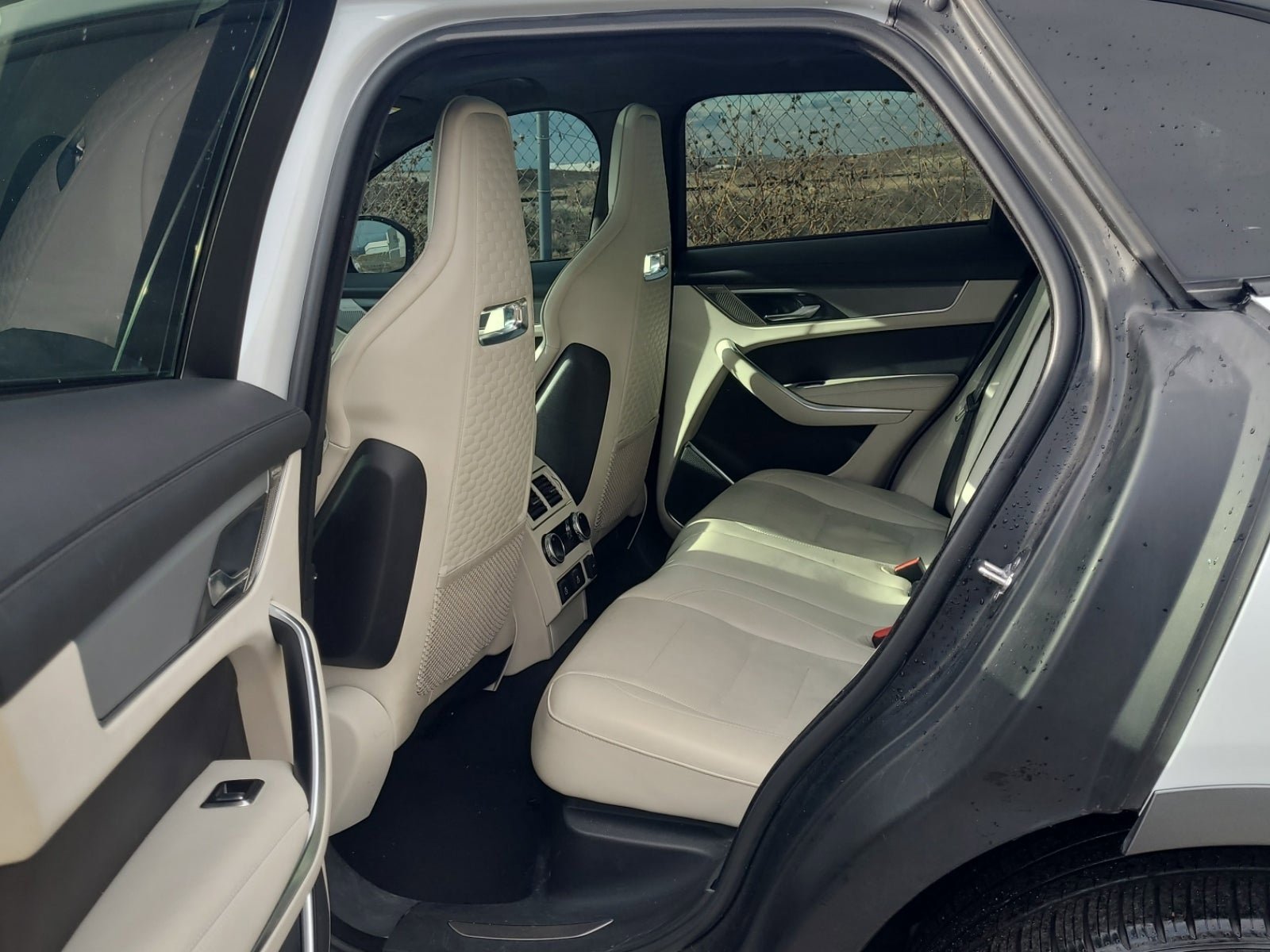 Used 2021 Jaguar F-PACE SVR image 9