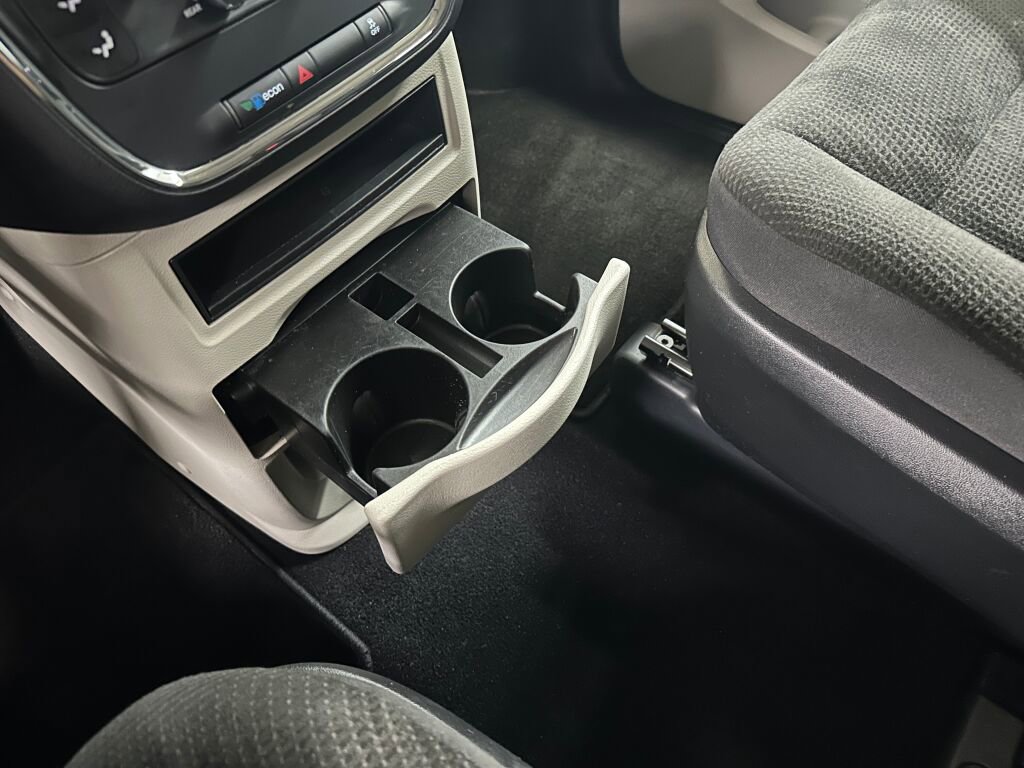 Used 2019 Dodge Grand Caravan SE image 12