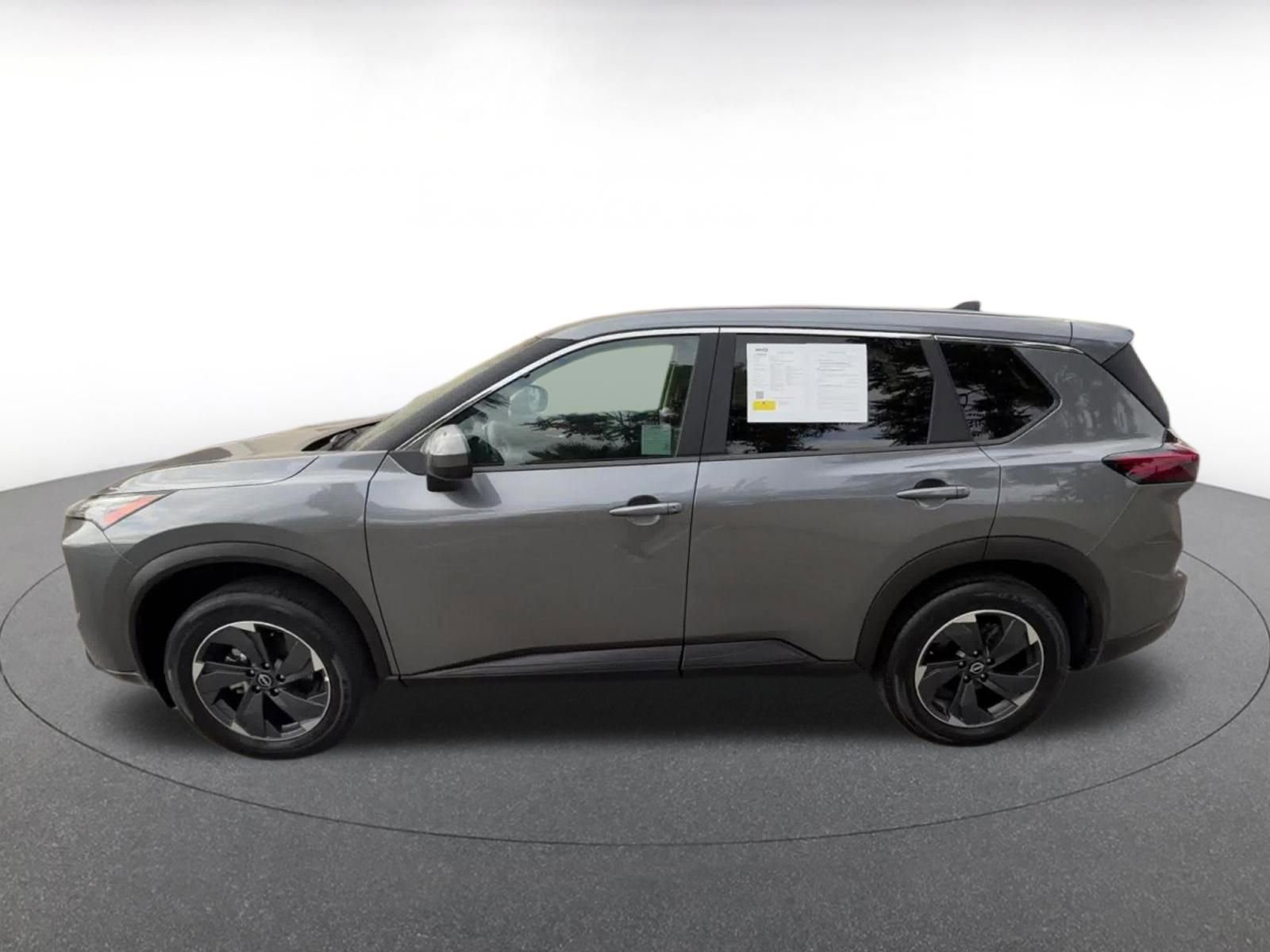 Used 2025 Nissan Rogue SV FWD image 9