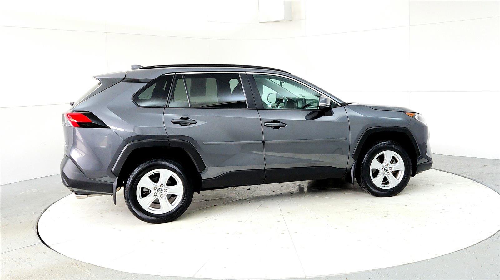 Used 2020 Toyota RAV4 XLE w/ Convenience Package image 6