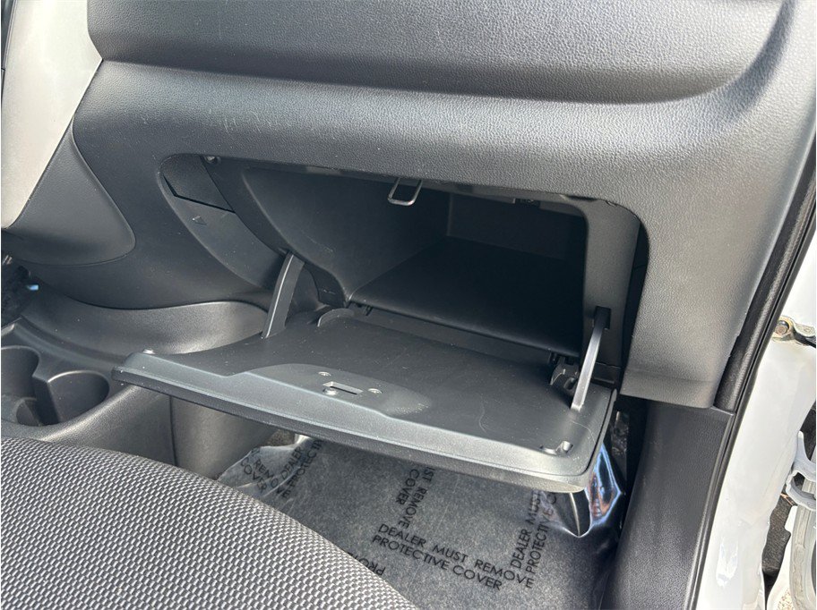 Used 2016 Nissan Versa SV FWD image 31