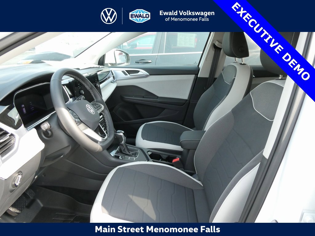 New 2025 Volkswagen Taos SE image 27