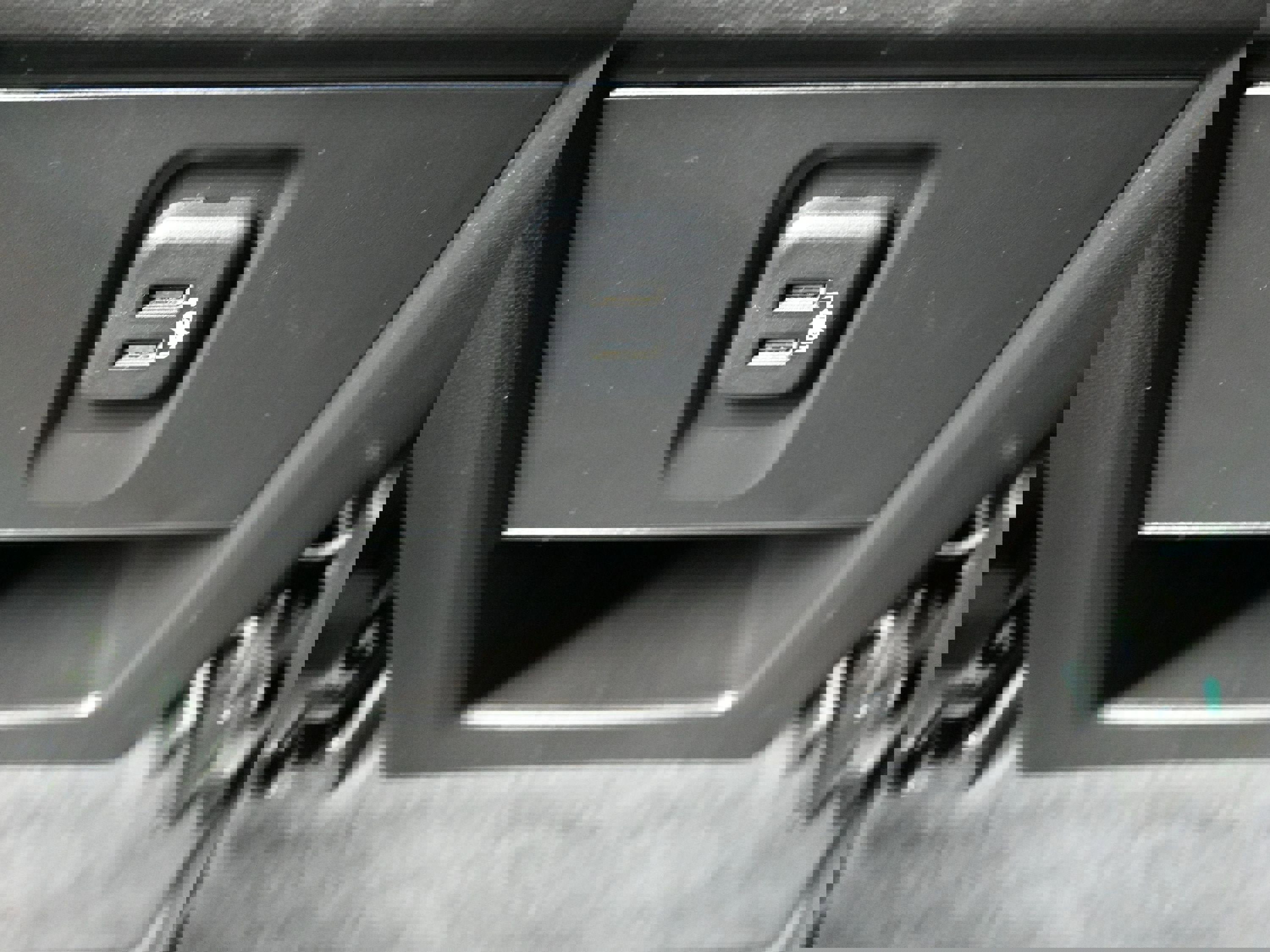 Used 2023 Chevrolet Traverse LT image 25